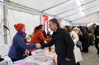 Gemlik’te Yılbaşı Meydanı Açıldı